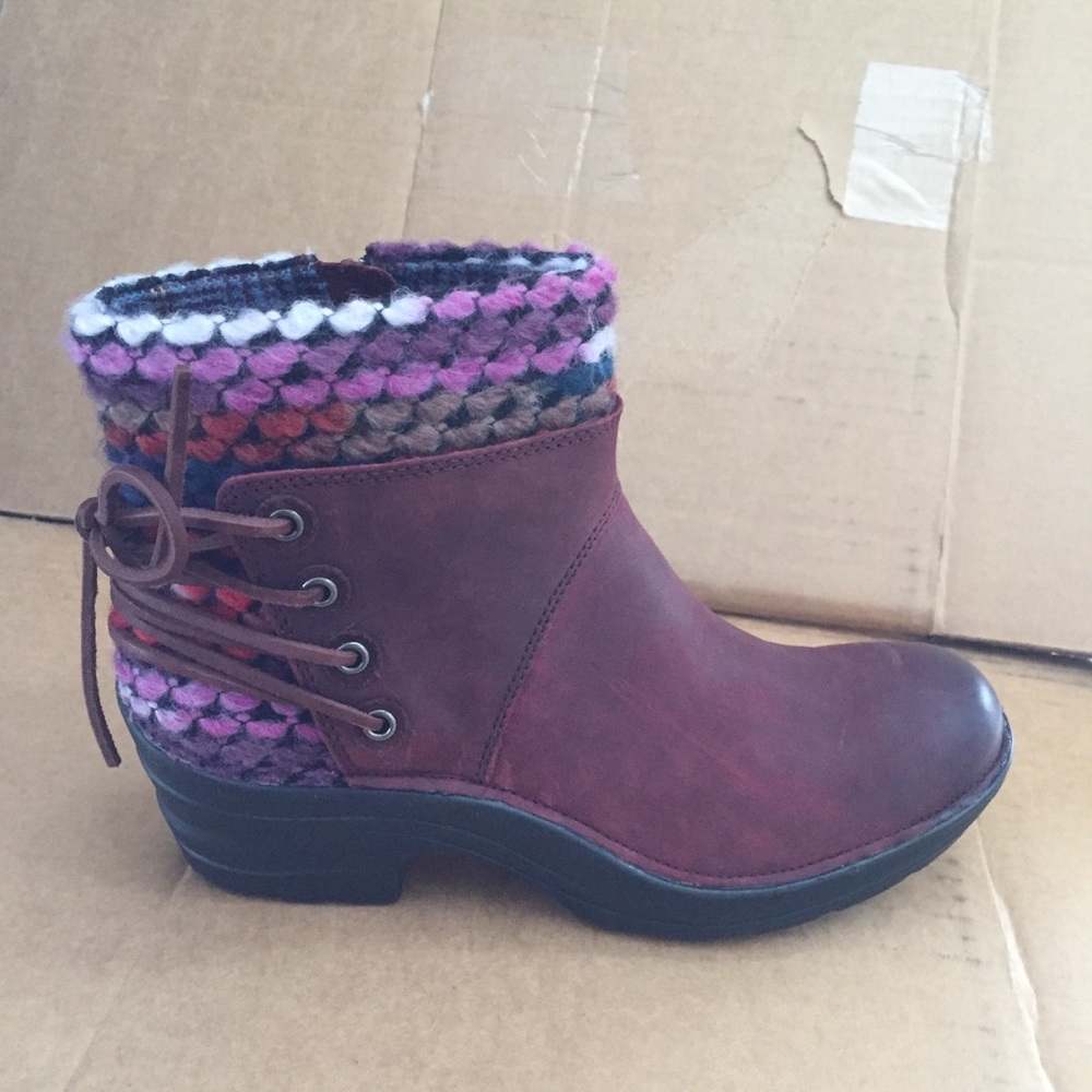 Bionica Reign size 8.5 purple leather boots